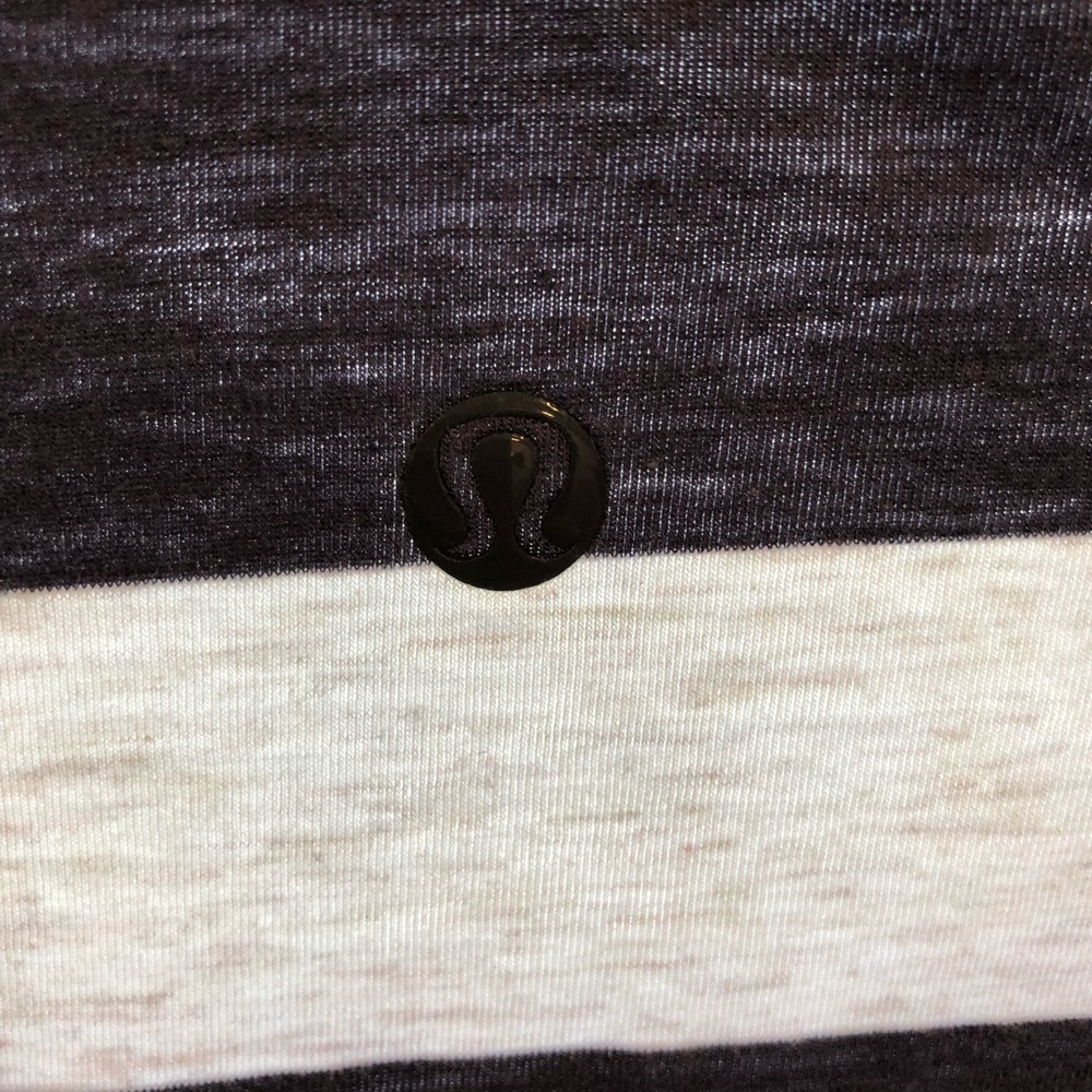 Striped Lululemon tee - Picture 3 of 3